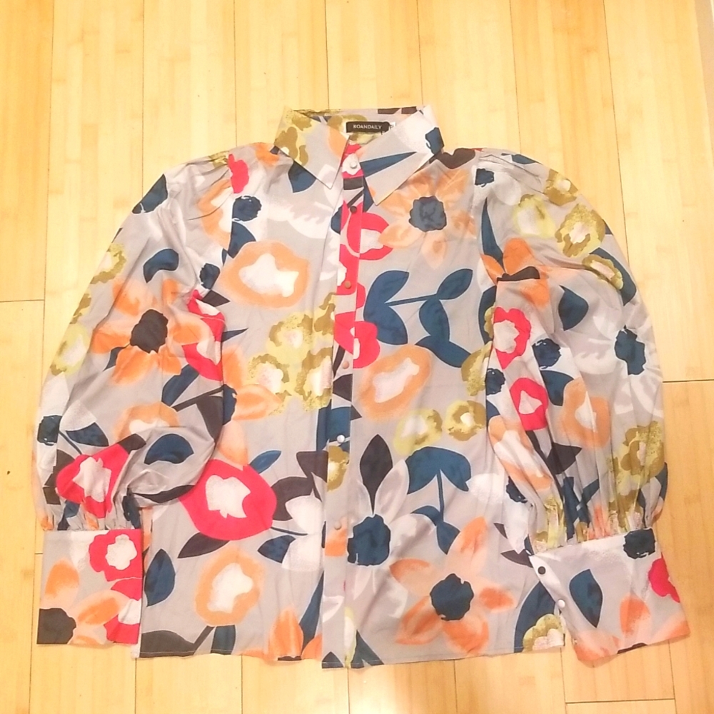 Floral pattern blouse with balloon sleeves
